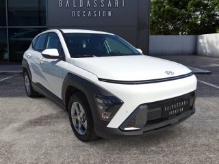 83130 : Hyundai Toulon - Autodif SAS - Groupe BALDASSARI - HYUNDAI KONA Intuitive - KONA II - BLANC - Automate sequentiel - Essence / Courant électrique