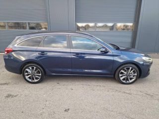56000 : Hyundai Vannes - Park Lann Automobiles - HYUNDAI i30 SW - i30 SW - Sailing Blue métal - Traction - Essence