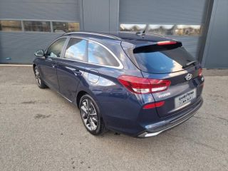56000 : Hyundai Vannes - Park Lann Automobiles - HYUNDAI i30 SW - i30 SW - Sailing Blue métal - Traction - Essence