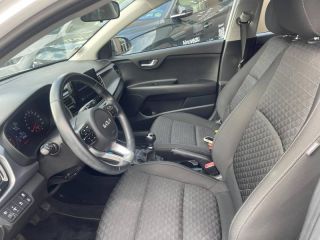 64100 : Hyundai Bayonne - Oceanic Auto - KIA Rio - Rio - Blanc - Traction - Essence