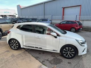 04100 : Hyundai Manosque - Pedinielli - RENAULT CLIO V Intens - CLIO V - BLANC - Boîte hybride multimode - Essence / Courant électrique