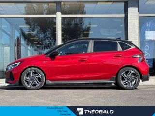 57200 : Hyundai Sarreguemines - Theobald Automobiles - HYUNDAI i20 - i20 - Dragon Red Métal/Toit+rétros Black - Traction - Essence