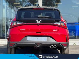 57200 : Hyundai Sarreguemines - Theobald Automobiles - HYUNDAI i20 - i20 - Dragon Red Métal/Toit+rétros Black - Traction - Essence