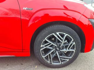 28600 : Hyundai Chartres - Alliance Automobile - HYUNDAI Kona - Kona - Ignite Red/Toit/rétros Black - Traction - Essence/Micro-Hybride