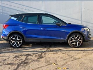 56600 : Hyundai Lorient - Auto Océane - SEAT Arona - Arona - Bleu Electrique/Toit Noir Minuit - Traction - Essence