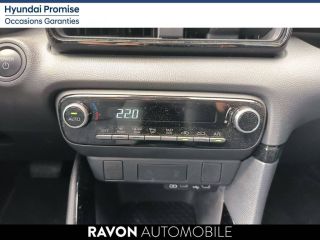 42100 : Hyundai Saint-Etienne - Ravon Automobile - TOYOTA YARIS HYBRIDE Design - YARIS IV - Blanc - Automate à fonct. Continu - Essence / Courant électrique