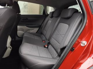 19100 : Hyundai Brive-la-Gaillarde - Garage Pouget - HYUNDAI Bayon - Bayon - Dragon Red Métal - Traction - Essence/Micro-Hybride