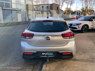 04100 : Hyundai Manosque - Pedinielli - KIA RIO Active - RIO IV - Gris - Boîte manuelle - Essence sans plomb