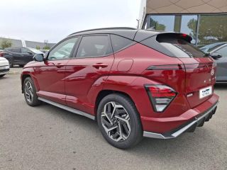 56000 : Hyundai Vannes - Park Lann Automobiles - HYUNDAI Kona - Kona - Ultimate Red métallisé/Toit/rétros Black - Traction - Hybride : Essence/Electrique