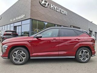 56000 : Hyundai Vannes - Park Lann Automobiles - HYUNDAI Kona - Kona - Ultimate Red métallisé/Toit/rétros Black - Traction - Hybride : Essence/Electrique