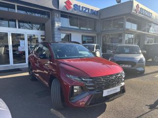 89100 : Hyundai Sens - APS - HYUNDAI Tucson - Tucson - Ultimate Red Métal - Traction - Hybride : Essence/Electrique