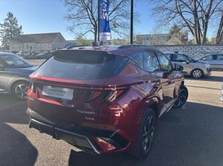 89100 : Hyundai Sens - APS - HYUNDAI Tucson - Tucson - Ultimate Red Métal - Traction - Hybride : Essence/Electrique
