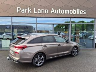 56000 : Hyundai Vannes - Park Lann Automobiles - HYUNDAI i30 SW - i30 SW - Silky Bronze Métal - Traction - Essence/Micro-Hybride