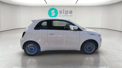 33140 : Hyundai Bordeaux Sud Villenave d'Ornon - Sipa Automobiles - FIAT 500e BERLINE MY22 SERIE 1 STEP 2 Icône - 500 III ELECTRIQUE - Blanc - Automate à fonct. Continu - Courant électrique