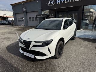 84120 : Hyundai PERTUIS - SA PEDINIELLI - ALFA ROMEO JUNIOR Premium - JUNIOR - Blanc - Automate sequentiel - Essence sans plomb