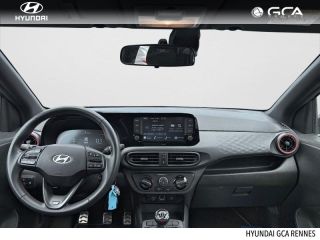 35510 : Hyundai Rennes - GCA - HYUNDAI i10 - i10 - Mangrove Green Métal/Toit/rétros Black - Traction - Essence