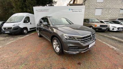 33110 : Hyundai Bordeaux Nord Le Bouscat - Sipa Automobiles - VOLKSWAGEN TOUAREG Carat Exclusive - TOUAREG III - GRIS CLAIR - Boîte automatique - Diesel
