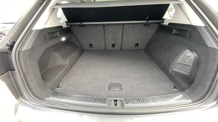 33110 : Hyundai Bordeaux Nord Le Bouscat - Sipa Automobiles - VOLKSWAGEN TOUAREG Carat Exclusive - TOUAREG III - GRIS CLAIR - Boîte automatique - Diesel