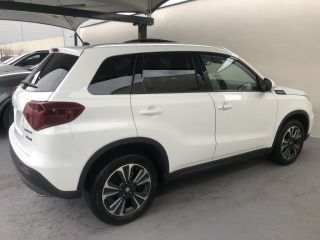 38300 : Hyundai Bourgoin-Jallieu - Groupe Central Autos - SUZUKI VITARA Style - VITARA IV - Blanc - Boîte manuelle - Essence sans plomb