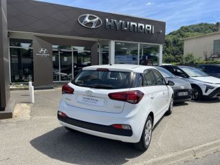 38200 : Hyundai Vienne - Groupe Central Autos - HYUNDAI i20 Initia - i20 II - Blanc - Boîte manuelle - Essence sans plomb