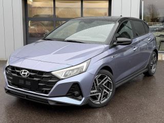 57685 : Hyundai Metz - Theobald Automobiles - HYUNDAI i20 - i20 - Meta Blue Métal/Toit+rétros Black - Traction - Essence