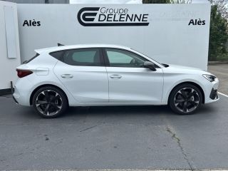 30100 : Hyundai Alès - Auto Hall - CUPRA LEON V - LEON - Blanc - Automate sequentiel - Essence / Courant électrique