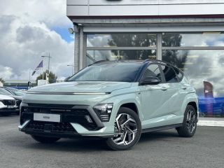 57200 : Hyundai Sarreguemines - Theobald Automobiles - HYUNDAI Kona - Kona - Mirage Green/Toit/rétros Black - Traction - Hybride : Essence/Electrique