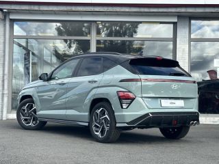 57200 : Hyundai Sarreguemines - Theobald Automobiles - HYUNDAI Kona - Kona - Mirage Green/Toit/rétros Black - Traction - Hybride : Essence/Electrique