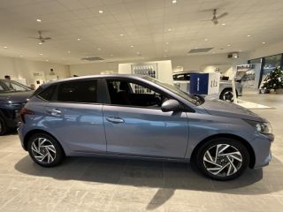 56000 : Hyundai Vannes - Park Lann Automobiles - HYUNDAI i20 - i20 - Meta Blue Métal - Traction - Essence