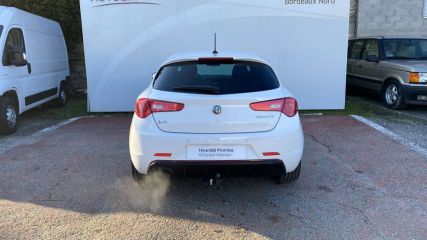 33110 : Hyundai Bordeaux Nord Le Bouscat - Sipa Automobiles - ALFA ROMEO GIULIETTA SERIE 2 Super - GIULIETTA III - BLANC - Boîte automatisée - Essence sans plomb