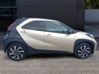 83130 : Hyundai Toulon - Autodif SAS - Groupe BALDASSARI - TOYOTA AYGO X MY23 Air Design - AYGO X - Beige - Boîte manuelle - Essence sans plomb