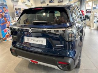 89100 : Hyundai Sens - APS - SUZUKI S-Cross - S-Cross - Sphere Blue métallisé - Transmission intégrale - Essence/Micro-Hybride