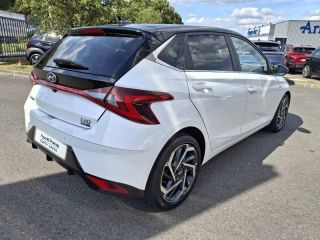 56000 : Hyundai Vannes - Park Lann Automobiles - HYUNDAI i20 - i20 - Polar White Métal/Toit/rétros Black - Traction - Essence/Micro-Hybride
