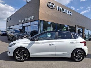 56000 : Hyundai Vannes - Park Lann Automobiles - HYUNDAI i20 - i20 - Polar White Métal/Toit/rétros Black - Traction - Essence/Micro-Hybride