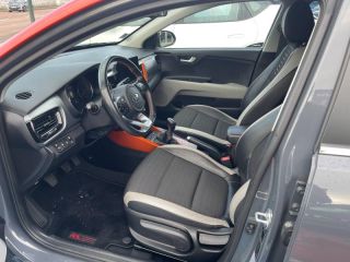 89100 : Hyundai Sens - APS - KIA Stonic - Stonic - Gris Magnétique métallisé / Toit Noir - Traction - Essence/Micro-Hybride