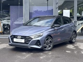 57100 : Hyundai Thionville - Théobald Automobiles - HYUNDAI i20 - i20 - Meta Blue Métal/Toit+rétros Black - Traction - Essence