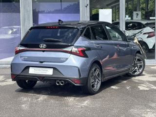 57100 : Hyundai Thionville - Théobald Automobiles - HYUNDAI i20 - i20 - Meta Blue Métal/Toit+rétros Black - Traction - Essence