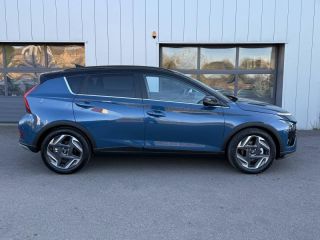 57685 : Hyundai Metz - Theobald Automobiles - HYUNDAI Bayon - Bayon - Vibrant Blue Métal/Toit+rétros Black - Traction - Essence
