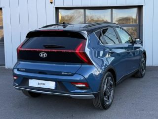57685 : Hyundai Metz - Theobald Automobiles - HYUNDAI Bayon - Bayon - Vibrant Blue Métal/Toit+rétros Black - Traction - Essence