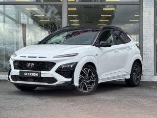 57200 : Hyundai Sarreguemines - Theobald Automobiles - HYUNDAI Kona - Kona - Atlas White/Toit/rétros Black - Traction - Essence/Micro-Hybride