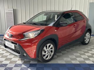 29200 : Hyundai Brest - Iroise Automobiles - TOYOTA Aygo X - Aygo X - Bi-Ton Rouge Piment premium/Toit noir - Traction - Essence