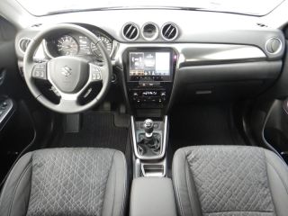 52000 : Hyundai Chaumont - Garage Michel Bazin - SUZUKI Vitara - Vitara - So&#039;Color Ice Grayish Blue/Black métal - Transmission intégrale - Essence/Micro-Hybride