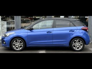 57100 : Hyundai Thionville - Théobald Automobiles - HYUNDAI i20 - i20 - Champion Blue/Toit rétro Phantom Black - Traction - Essence
