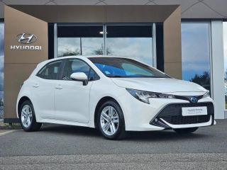 29000 : Hyundai Quimper - Iroise Automobiles - TOYOTA Corolla - Corolla - Blanc Pur - Traction - Hybride : Essence/Electrique