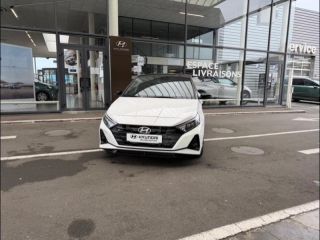 45000 : Hyundai Orléans Motors - HYUNDAI i20 - i20 - Atlas White/Toit+rétros Black - Traction - Essence