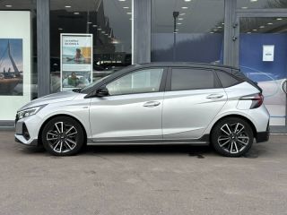57100 : Hyundai Thionville - Théobald Automobiles - HYUNDAI i20 - i20 - Sleek Silver Métal/Toit/rétros Black - Traction - Essence/Micro-Hybride
