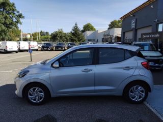 84120 : Hyundai PERTUIS - SA PEDINIELLI - HYUNDAI i10 Intuitive - i10 III - NEW SLEEK SILVER - Boîte manuelle - Essence sans plomb