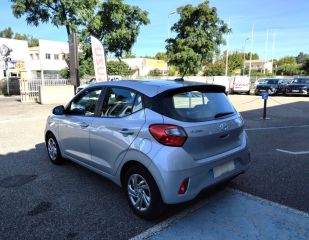 84120 : Hyundai PERTUIS - SA PEDINIELLI - HYUNDAI i10 Intuitive - i10 III - NEW SLEEK SILVER - Boîte manuelle - Essence sans plomb
