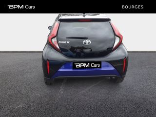 18230 : Hyundai Bourges - ELLIPSE Automobiles - TOYOTA Aygo X - Aygo X - Bi-Ton Bleu Genièvre métal/Toit noir - Traction - Essence