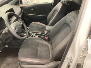 75013 : Hyundai Paris 13 - Bayard Automobiles - HYUNDAI Kona - Kona - Atlas White/Toit/rétros Black - Traction - Essence/Micro-Hybride